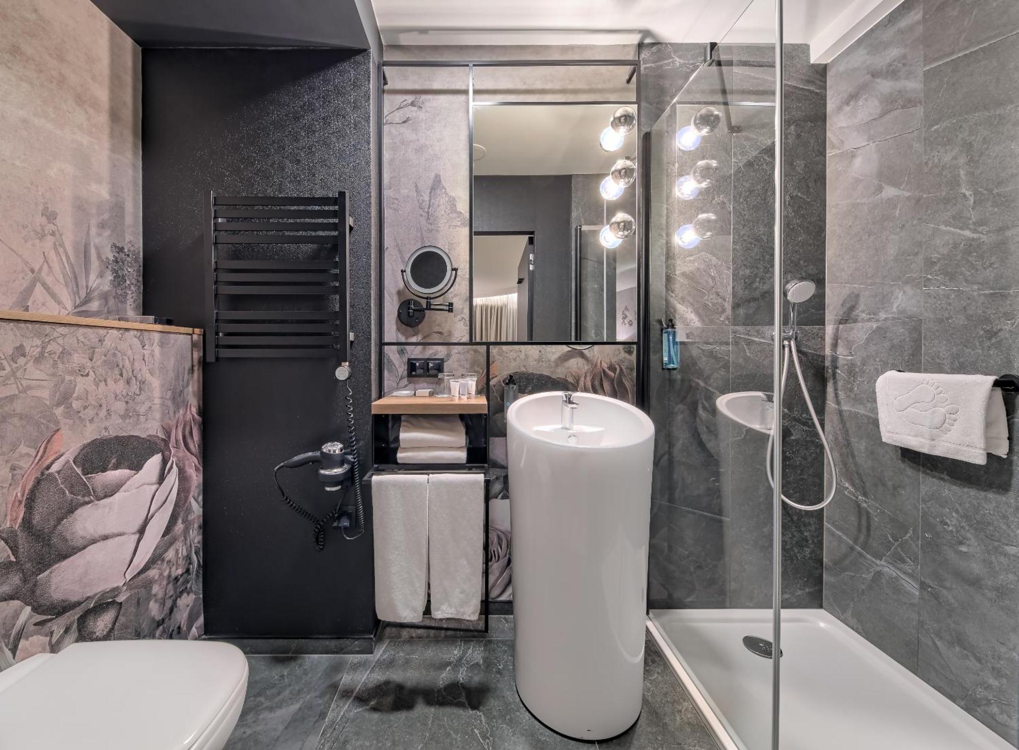 Deluxe Double Room,1593913351:JPEG